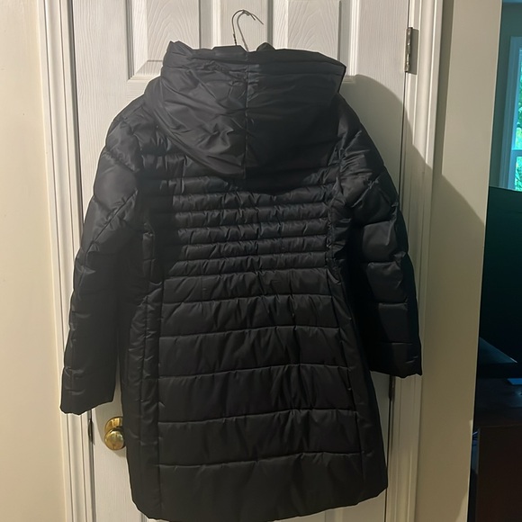 Black Tahari Down Puffer, Size XL - Picture 3 of 3